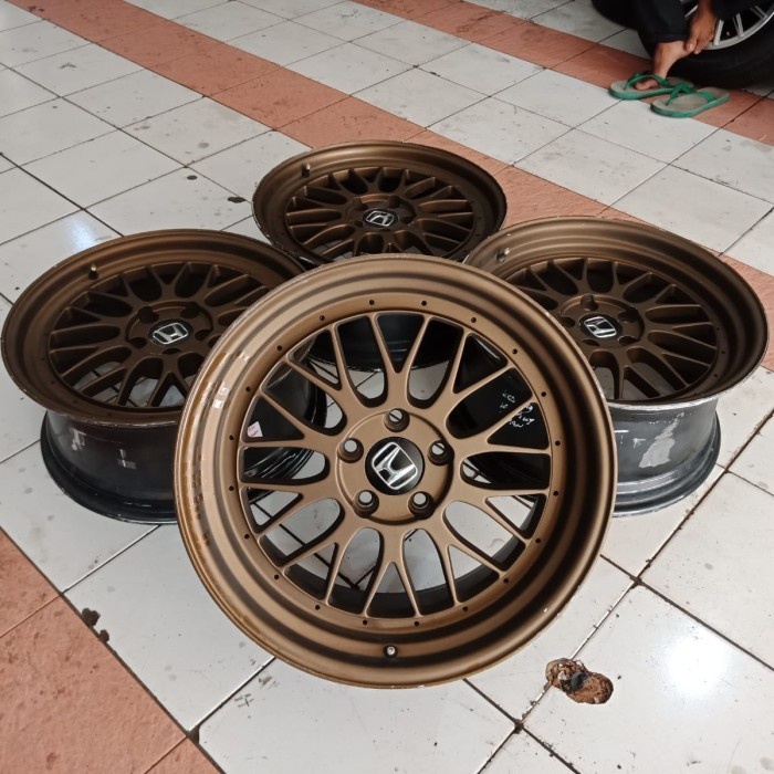 Velg Mobil Racing Seken Murah Ring 18 Lubang Baut 5 BBS LM R18X8-9 5X114,3 ET35-25