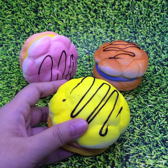 SWEET BUN MEDIUM SQUISHY / squeeze panda ibloom burger roti boy