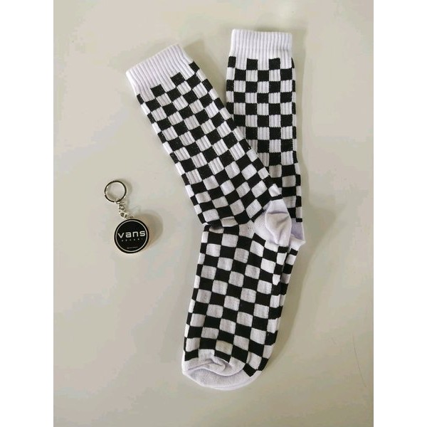 Kaos kaki motif papan catur