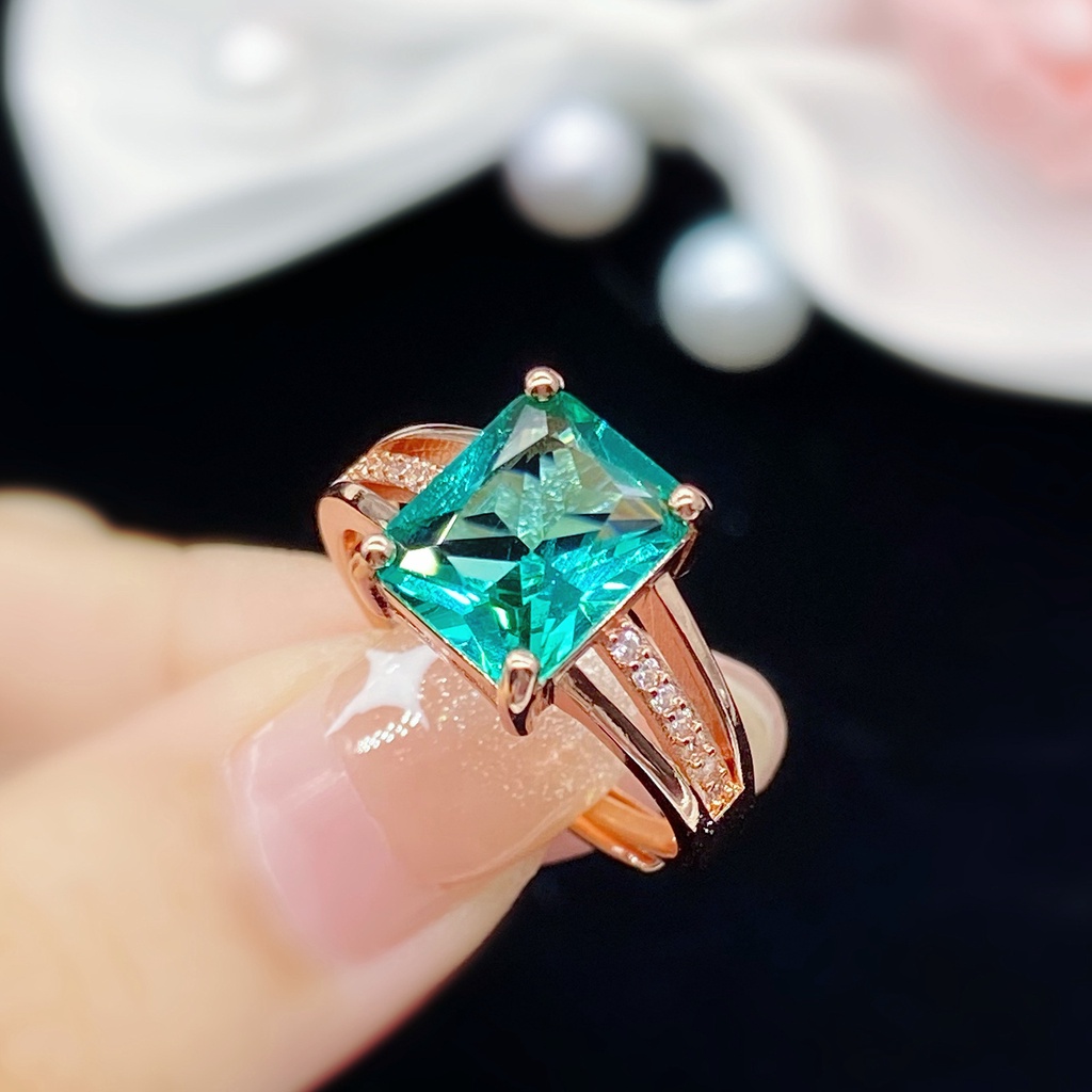 Cincin Wanita Bahan Titanium Steel Hias Zamrud Kristal Berlian Warna Rose Gold Untuk Pernikahan