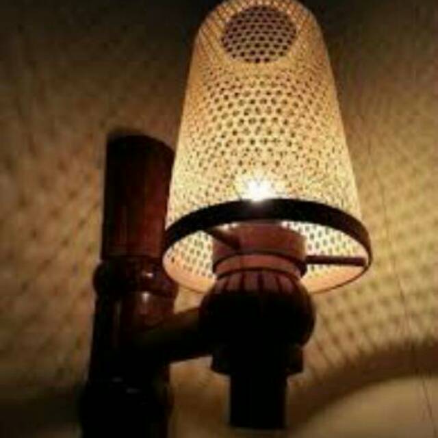 Lampu Tempel Hiasan Dari Bambu Lampu Hias Dari Bambu Shopee Indonesia Lampu hias dinding banyak dikreasikan menjadi berbagai bentuk unik dan cantik dengan memanfaatkan barang bekas yang akhirnya dibentuk semenarik mungkin menjadi lampu hias dinding yang siap menerangi dan mempercantik dinding rumah. lampu tempel hiasan dari bambu lampu hias dari bambu