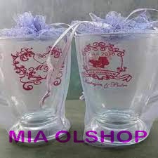 Glas souvenir pernikahan dan khitanan gelas piala bening kemasan sarung tile