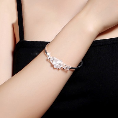 Gelang Tangan Rantai Stainless Steel Motif Bunga Frosted Warna Silver Ala Korea Untuk Wanita