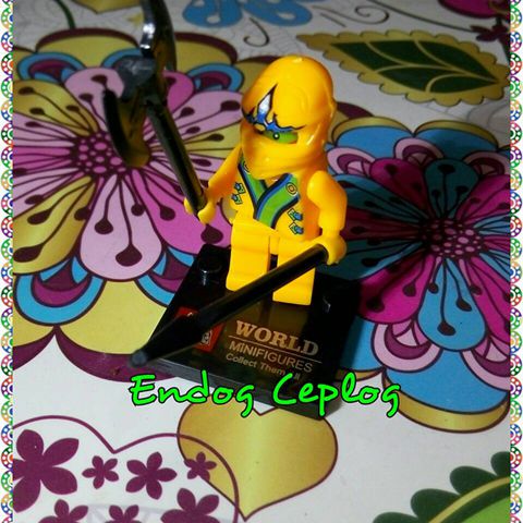 super ninja roboman ninjago + baseplate + weapon