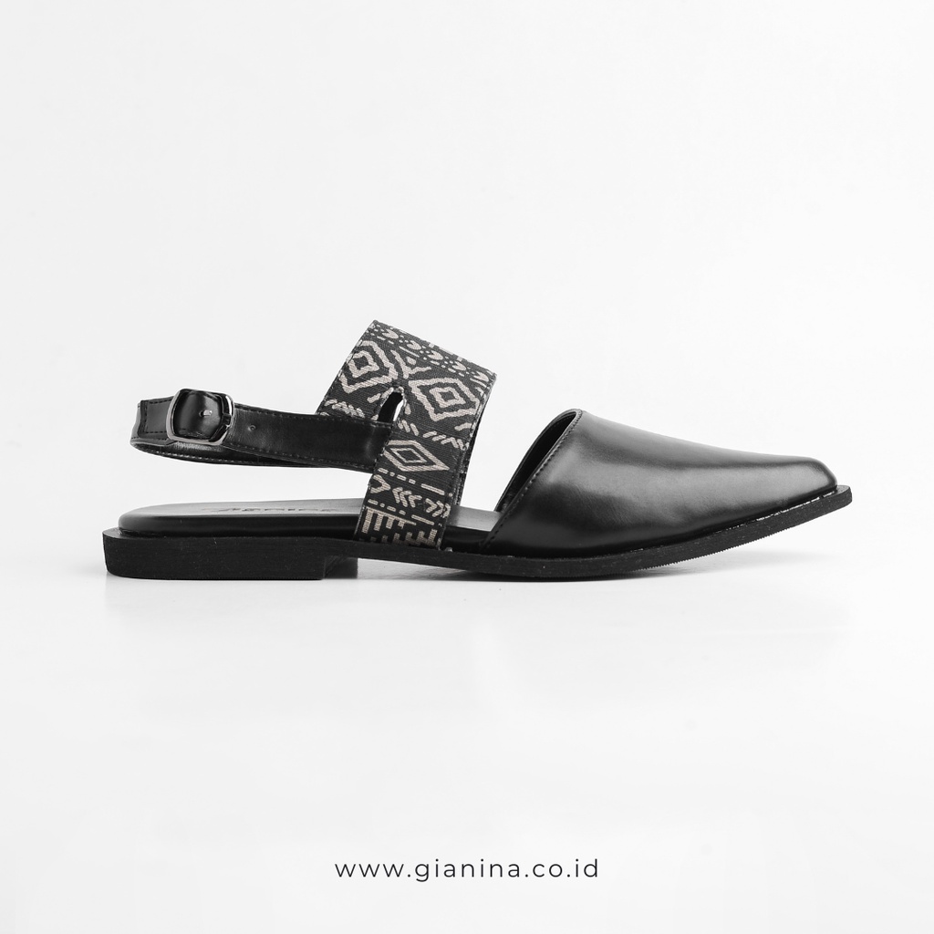 Gianina-Sandal Flavia Tribe