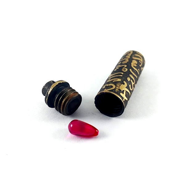 Liontin Tabung Kuningan Rajah Batu Merah Delima Oval