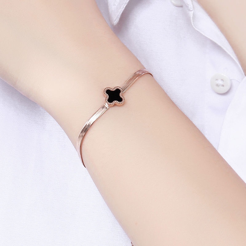 Korea Gelang Titanium Wanita Anti Karat Angka Romawi, Liontin Semanggi Bangle Couple Pasangan Sahabat Bracelet