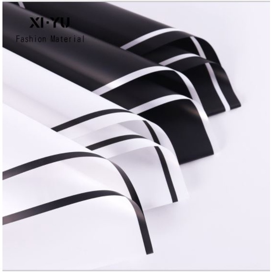 

(5 lembar) cellophane / kertas wrapping / plastik bungkus bunga black and white