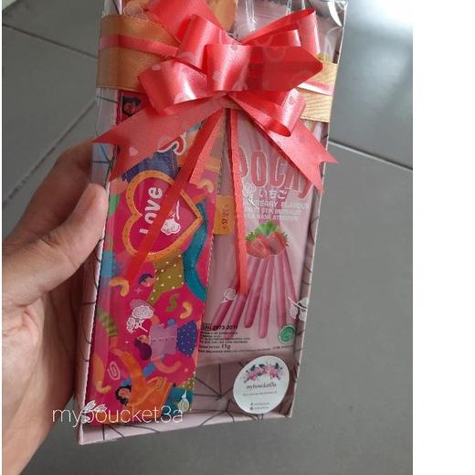 

66E✡ boucket hemat/ bucket simpel/ hampers murah/ hampers hemat/ hampers simpel/ hampers unik/ coklat silverqueen/ pocky/ hadiah Paling Disukai