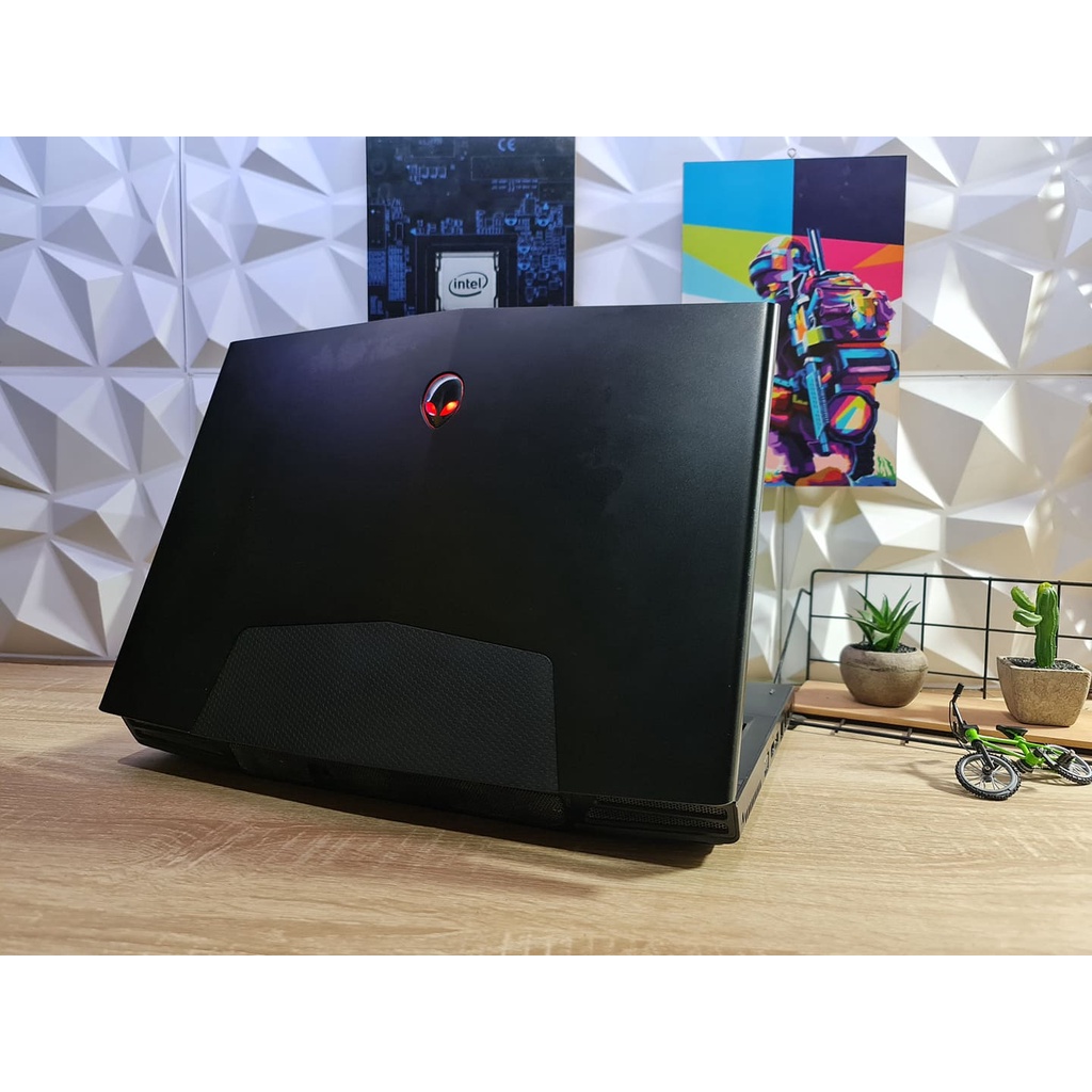 Alienware M17x multimedia gaming Intel core i7 Ram 8gb Vga nvidia GTX660M 2gb ddr5 SSD 512gb Keybord