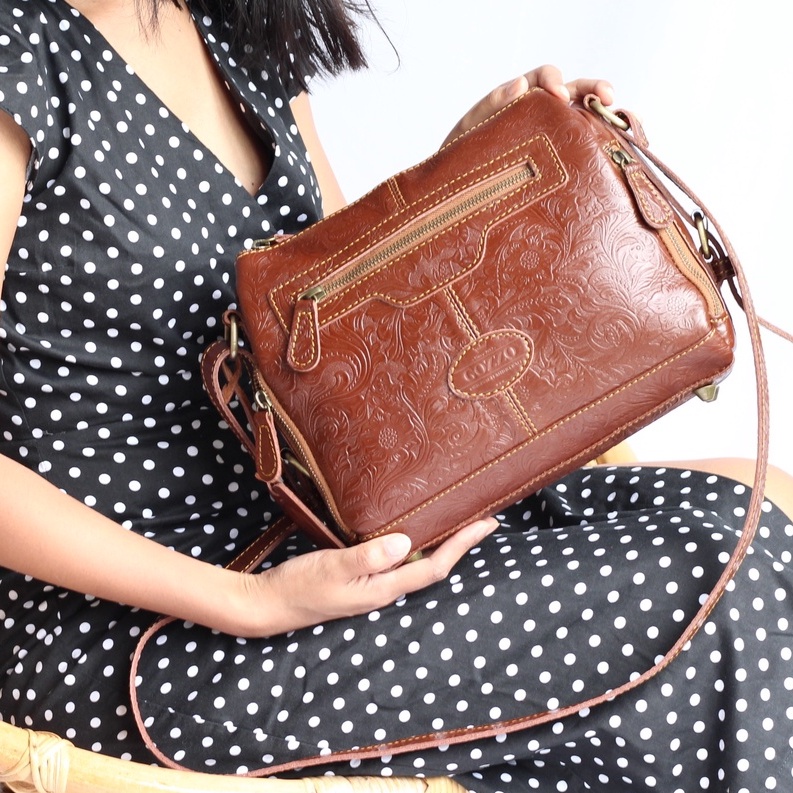 TAS SELEMPANG WANITA KULIT SAPI ASLI MOTIF BATIK MODEL SAKURA / FREE GRAVIR NAMA / GOZZO