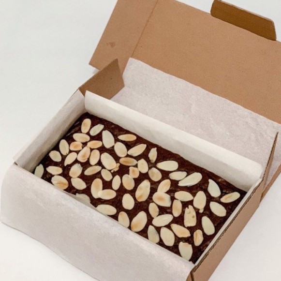 

Fudgy Brownies By Uthie Bakery | Full Topping Size Medium