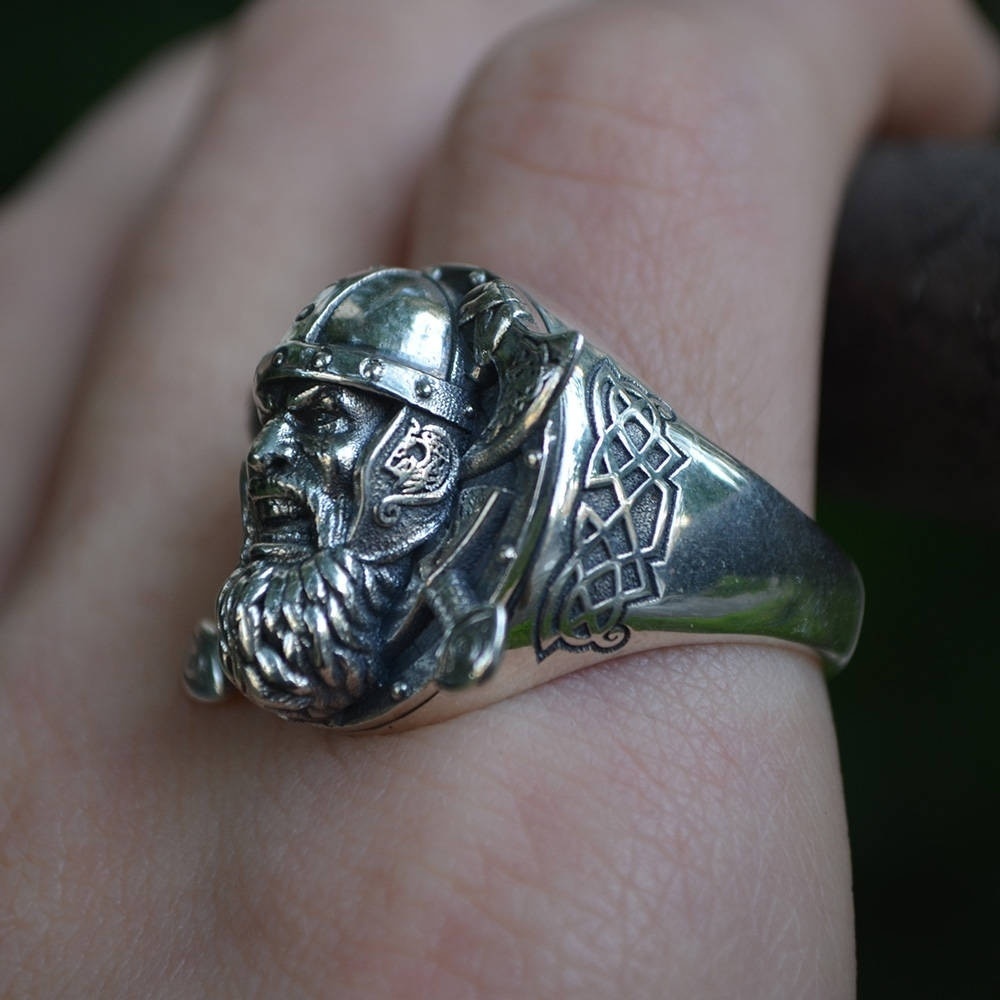 Cincin Bentuk Kapak Viking Viking Bahan Stainless Steel Untuk Hadiah Pria