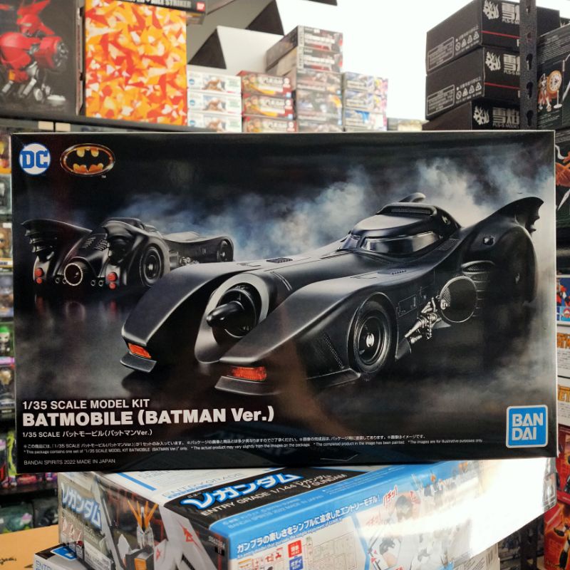 Bandai 1/35 Model Kit Batmobile Batman Returns 1989
