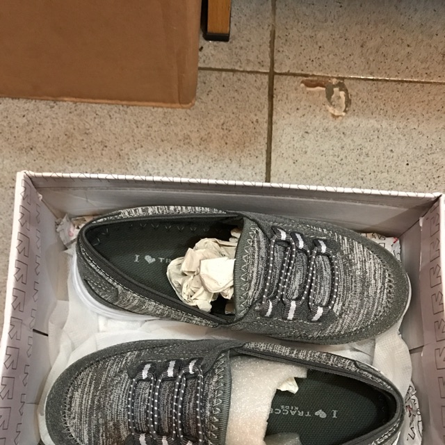 Sepatu anak merek Tracce