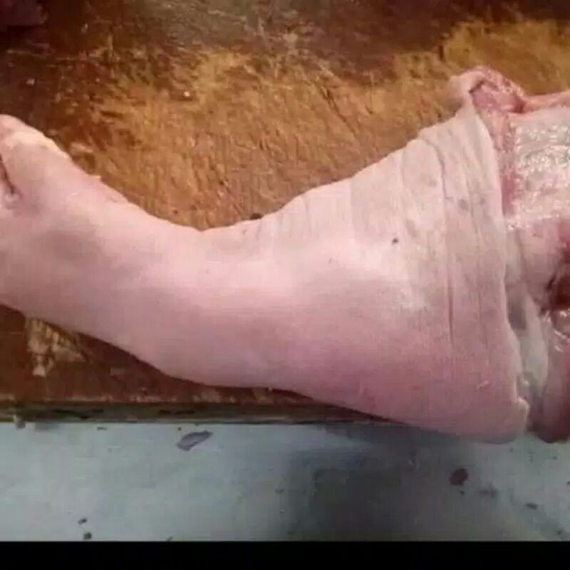 

Kaki Babi Fresh Cu kyok 1Kg Bersih Tanpa Bulu
