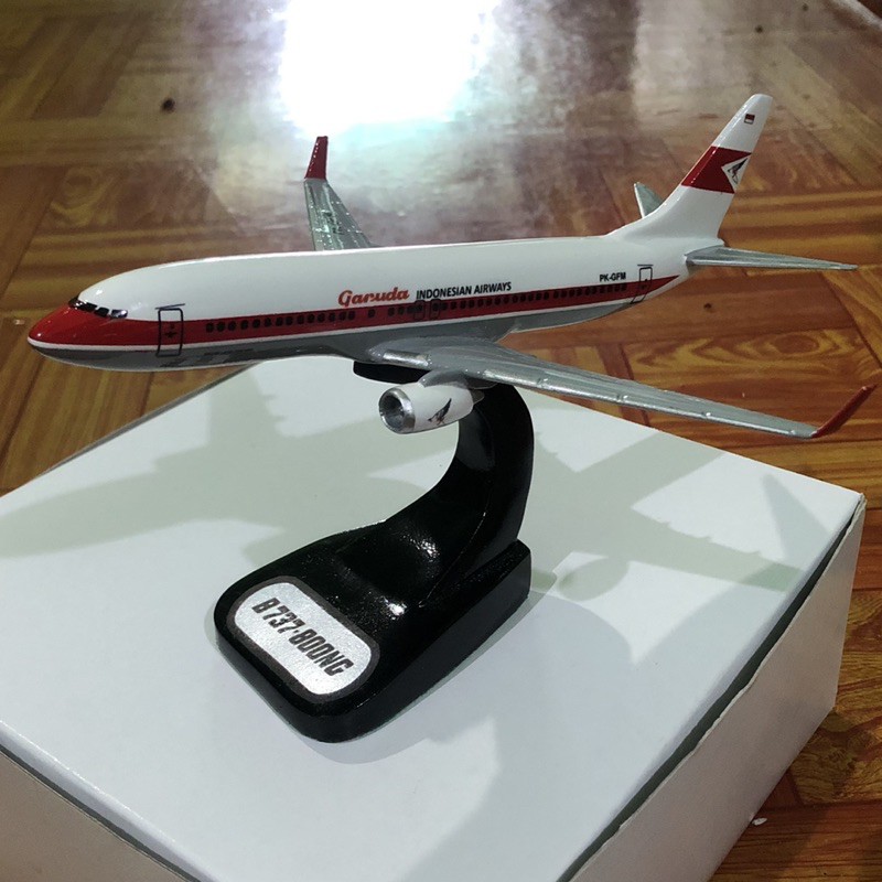 miniatur pesawat garuda indoesia old livery Pk-GFM