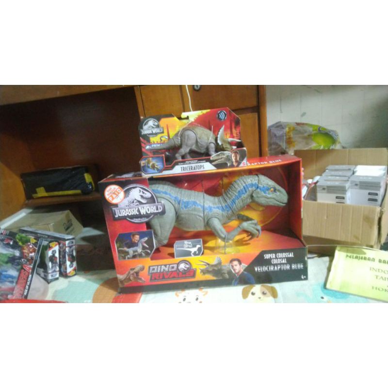 JURASSIC WORLD DINO RIVALS SUPER COLOSSAL COLOSAL VELOCIRAPTOR BLUE TRICERAPTOR