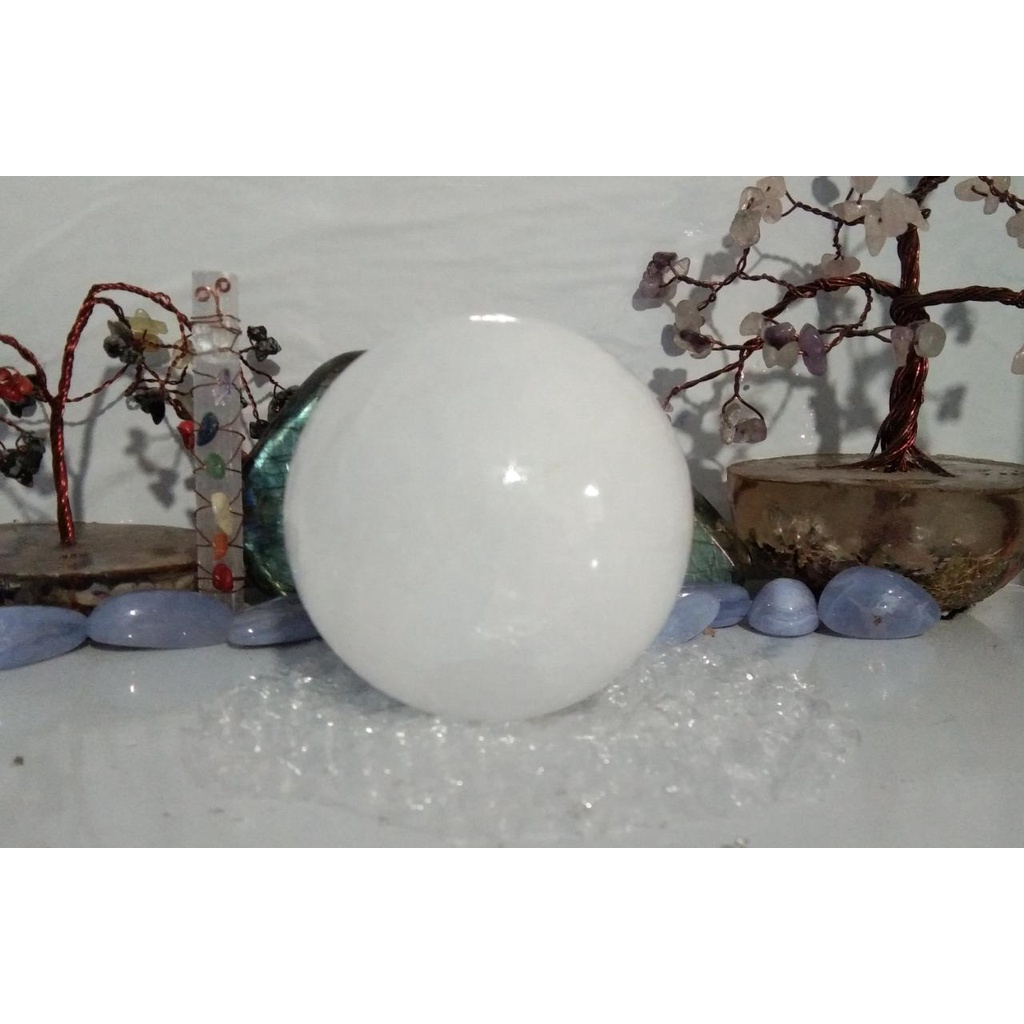 Natural White Calcite Sphere 7,4 cm
