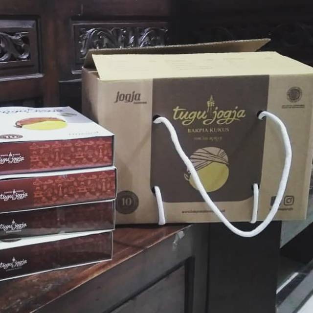 

Free Kardus . Bakpia Kukus Tugu Jogja isi 10