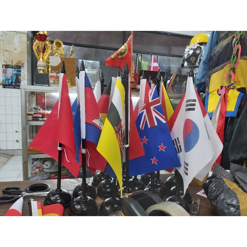 Bendera Meja dan Tiang bendera Meja kayu
