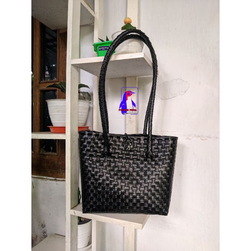 Tas anyaman plastik hitam . Full Black