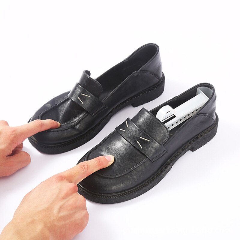 [BAYAR DI TEMPAT] 1 Pasang Shoe Tree Plastik High Quality Menjaga Sepatu Dalam Kondisi Terbaik / Shoe Saddle / Saddle Shoe / Catokan Sepatu New Model Baru Catokan Sepatu Warna Hitam