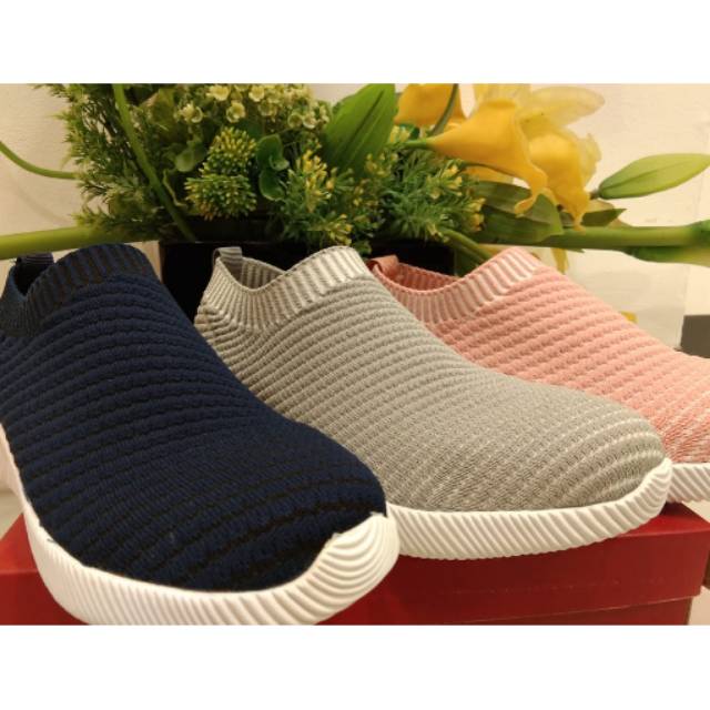 Sepatu slip on wanita fladeo original 100%