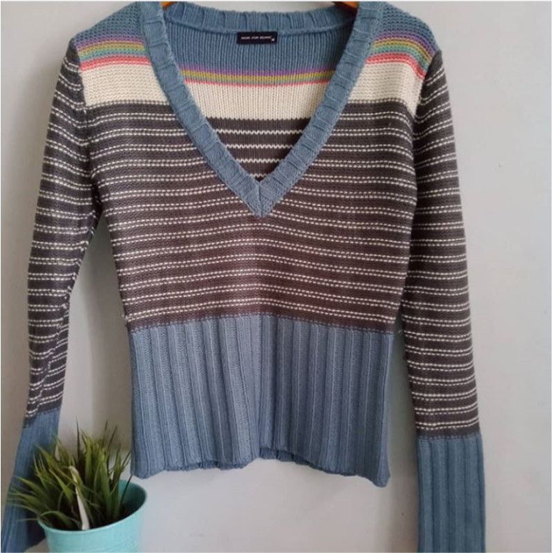 Preloved Sweater Noir Sur Blanc