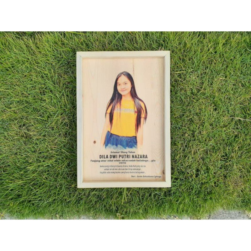 

Kado tni/kado polisi/kado polri/kado unik/kado nikah/kado kawin/kado ultah SKETSA LUKIS+BINGKAI