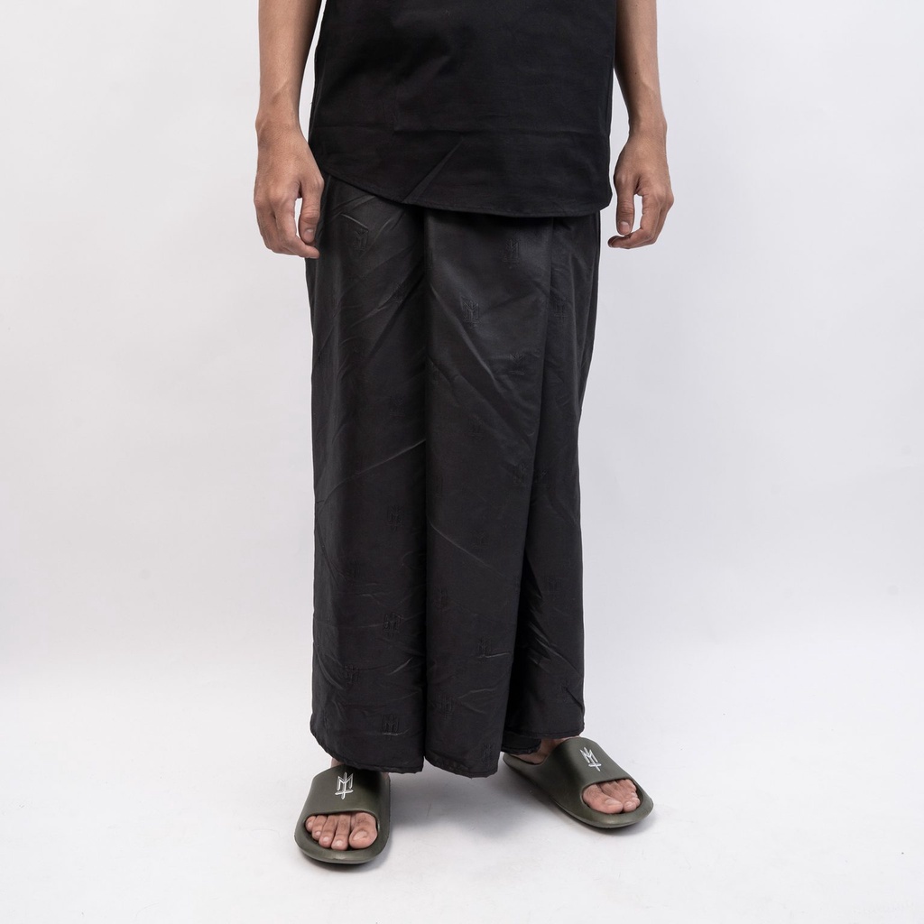 MATERNAL DISASTER - THRONG / SARUNG MATERNAL DISASTER