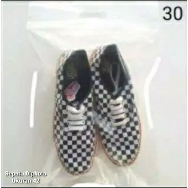 Plastik Laundry Sepatu 10 Lembar - Tempat sepatu tas terhindar dari debu&mepertahankan wangi parfum-10 lembar ukuran 30