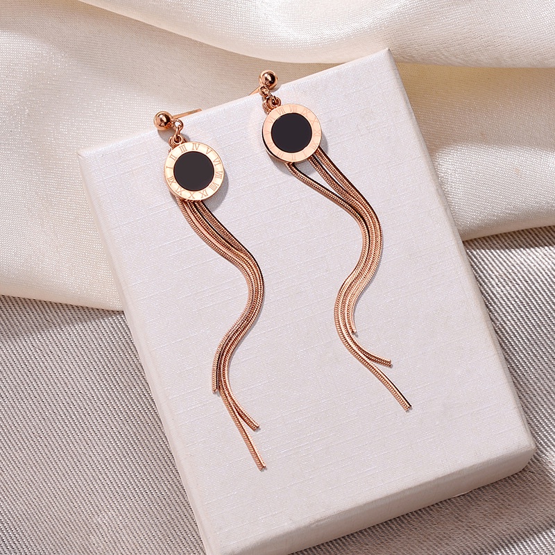 Anting clover juntai rumbai rumbai titanium anti karat korea fashion