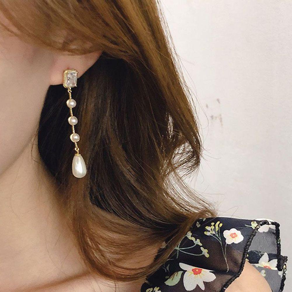 Mxbeauty Anting Perempuan Retro Vintage Mutiara Tetesan Air Temperamen Zirkon Perhiasan Fashion