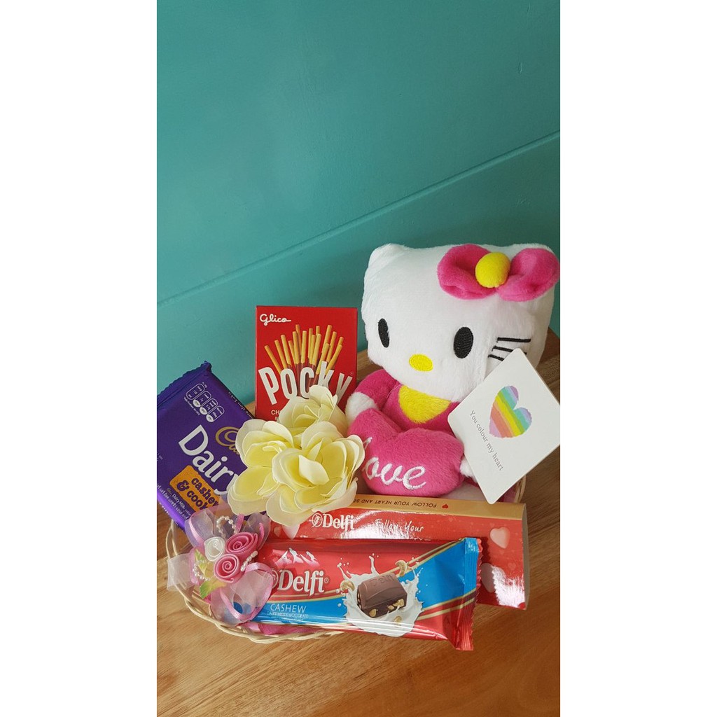 

Kado/Hampers/Coklat/Boneka Valentine - Hello Kitty In Love