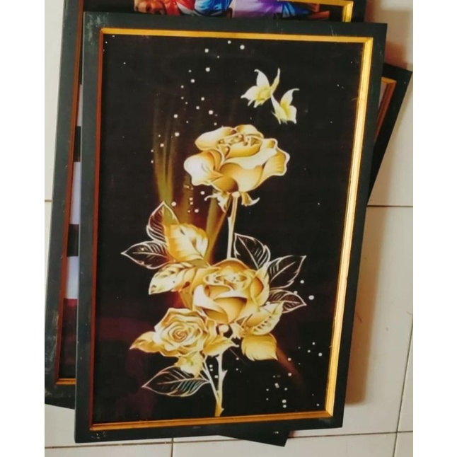 hiasan dinding lukisan cetak mawar emas plus bingkai ukuran 65x45