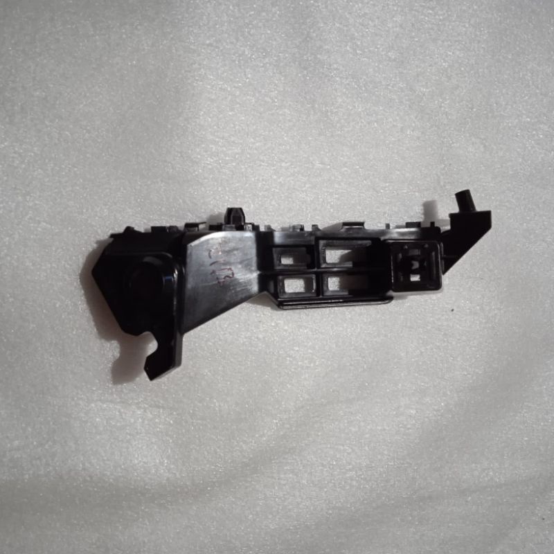 Breket bemper depan suzuki ignis