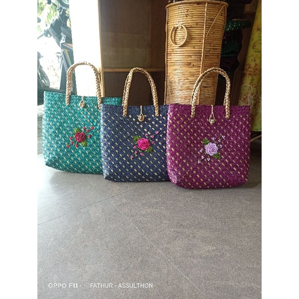 BAKUL ANYAMAN  PURUN BERMOTIP_bakul anyaman purun khas kalimantan terlaris