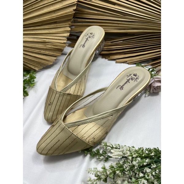 Rafaizoutfit sepatu wanita anesha gold tanpa aksesoris 3cm kaca