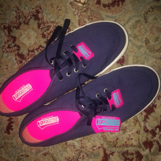 squish me skechers