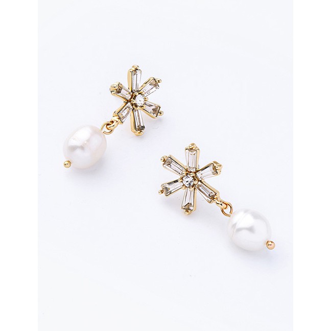 LRC Anting Tusuk Fashion Gold Diamond Flower Pearl Earrings F60228