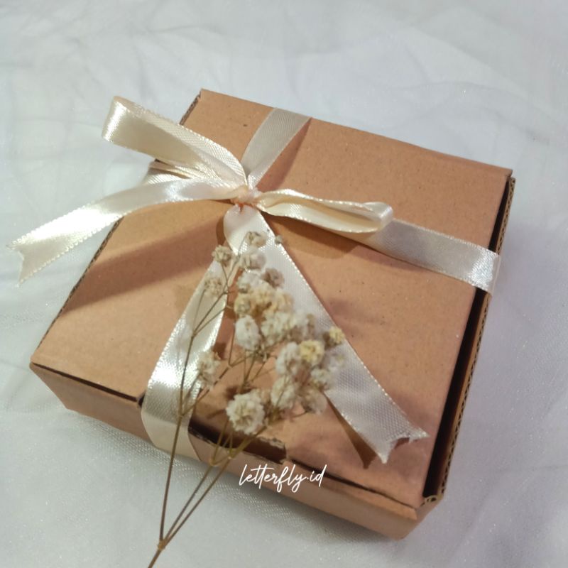 

Box kardus tambahan untuk gift gantungan kunci