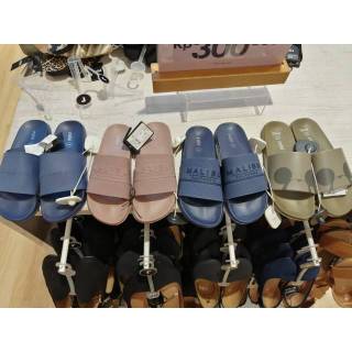  RUBI  SANDAL  SLIP ON RINGAN BAHAN KARET Shopee Indonesia 