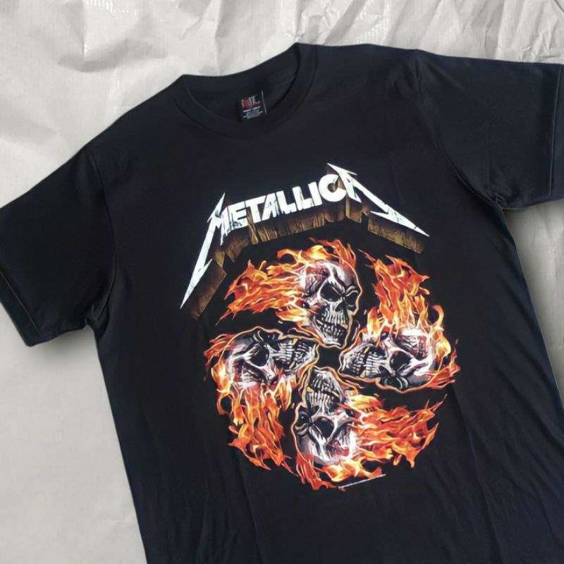 METALLICA TSHIRT/ KAOS METALLICA/KAOS VINTAGE/KAOS METAL/KAOS BAND/KAOS METALLICA FLAMMING SKULSS