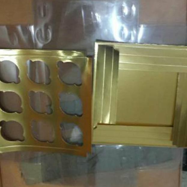 

[KODE BARANG W6860] Box Cupcake isi 9 GOLD 25x25x12 cm Kotak Mika Donat Dus Kue Kardus Emas Muffin C