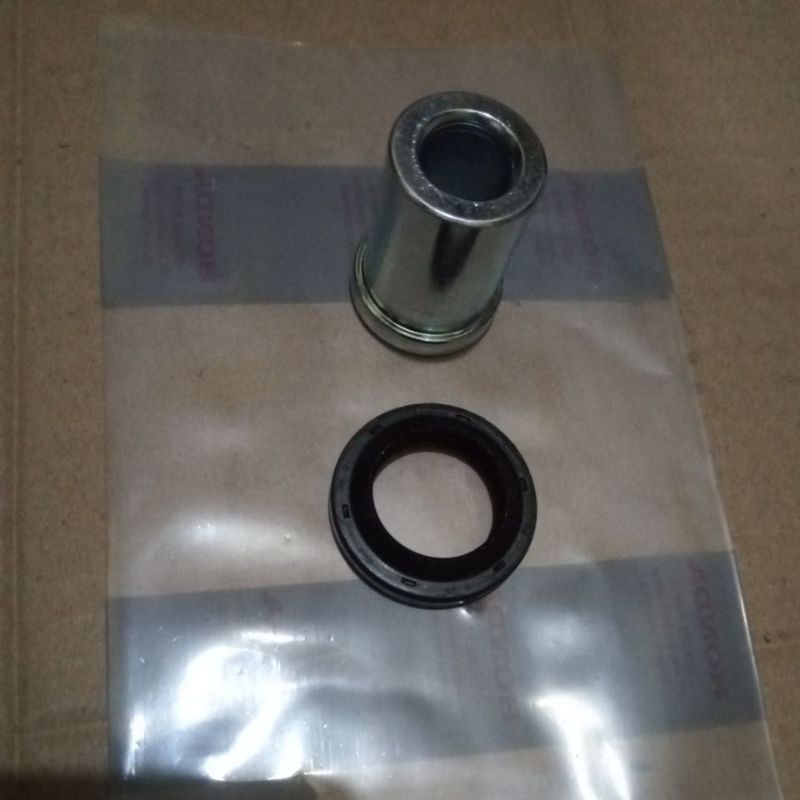 bosh roda +seal depan vario 125/150 fi esp kanan