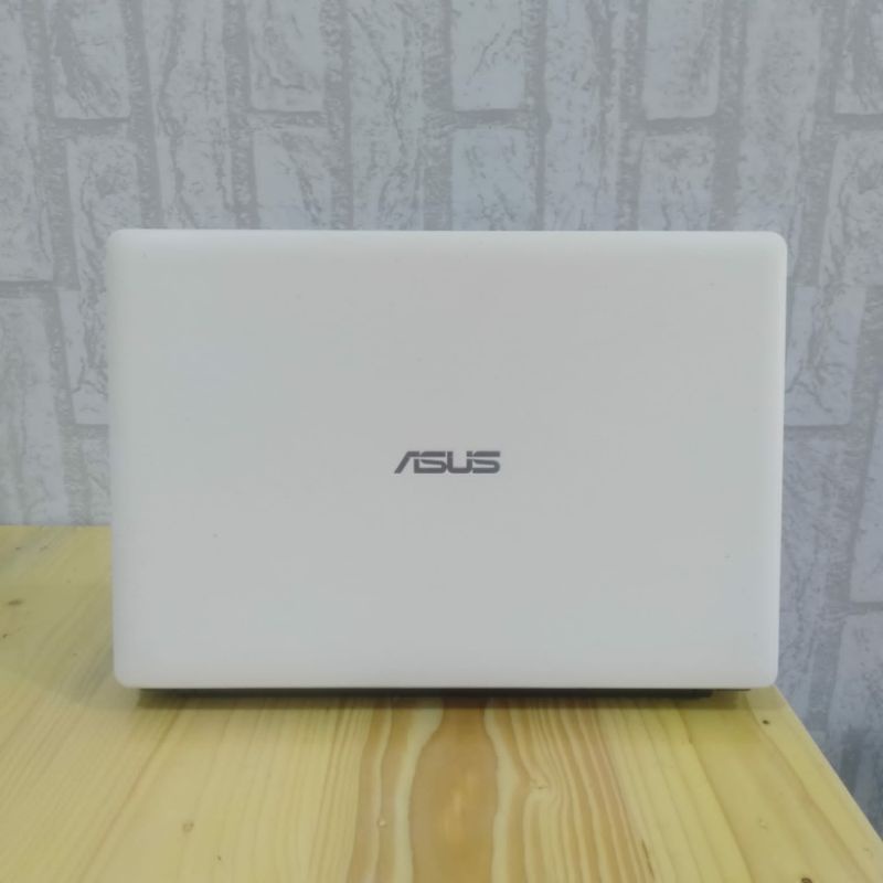 Laptop Asus X452EA Amd E1-2100 Ram 4GB Hardist  500GB Layar 14 inch Full aplkasi siap pakai windows 10