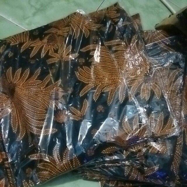 Kemeja Hem Batik Pria Lengan Panjang Pari Tengah