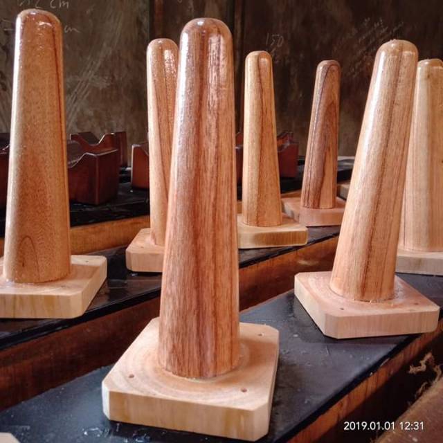 Kaki sofa kayu bubut