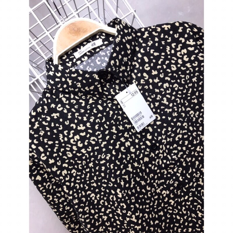 kemeja leopard h&m hitam